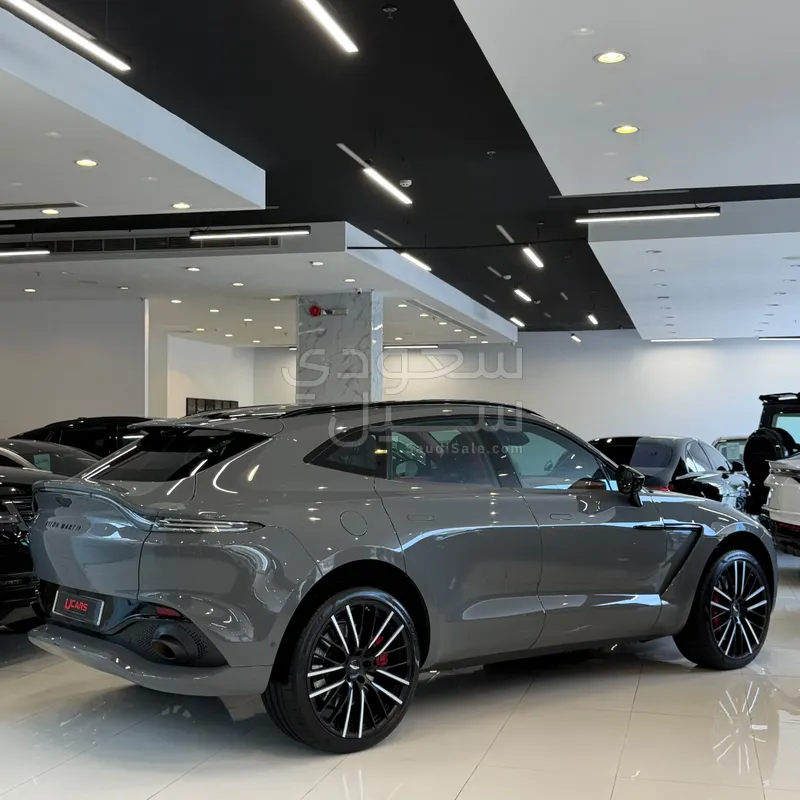 2022 استون مارتن دي بي اكس