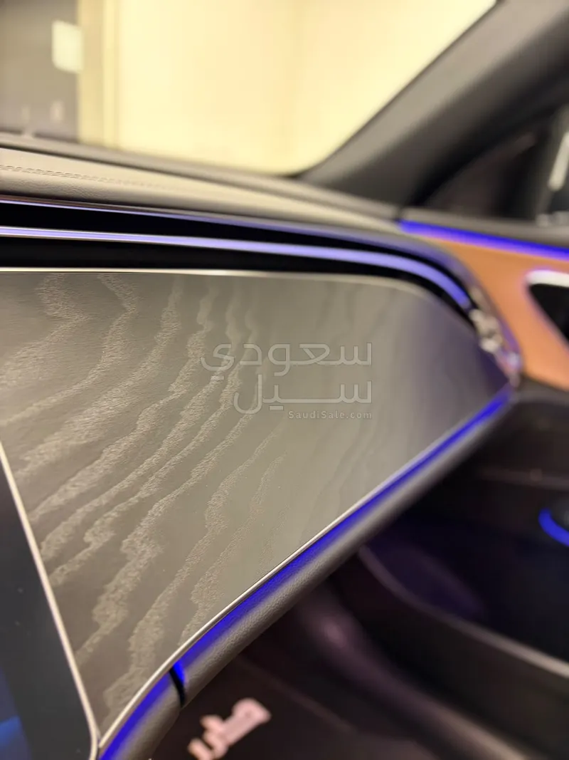 2025 مرسيدس - بنز إي 200