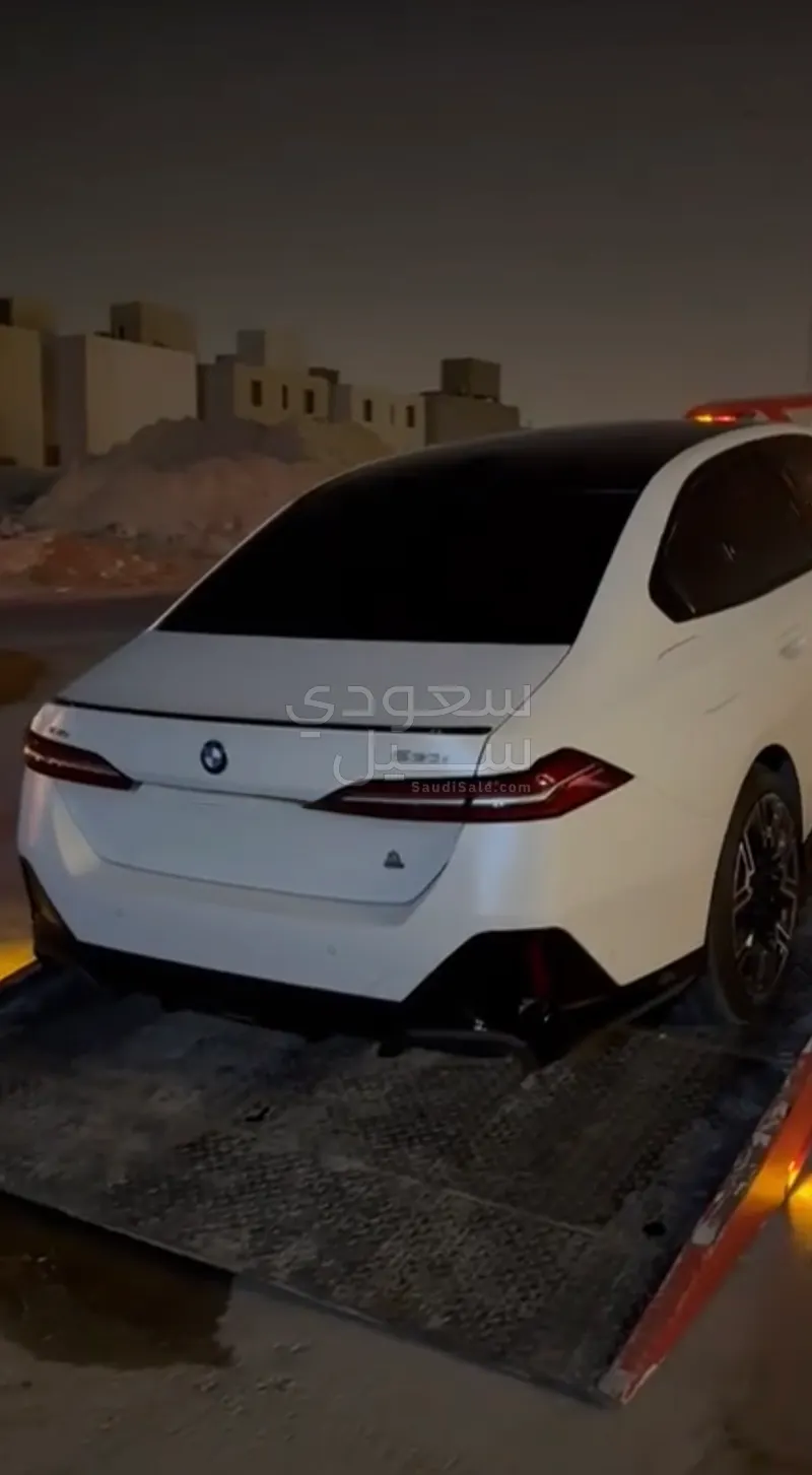 2024 بي ام دبليو الفئة الخامسة 520 أي إم كت