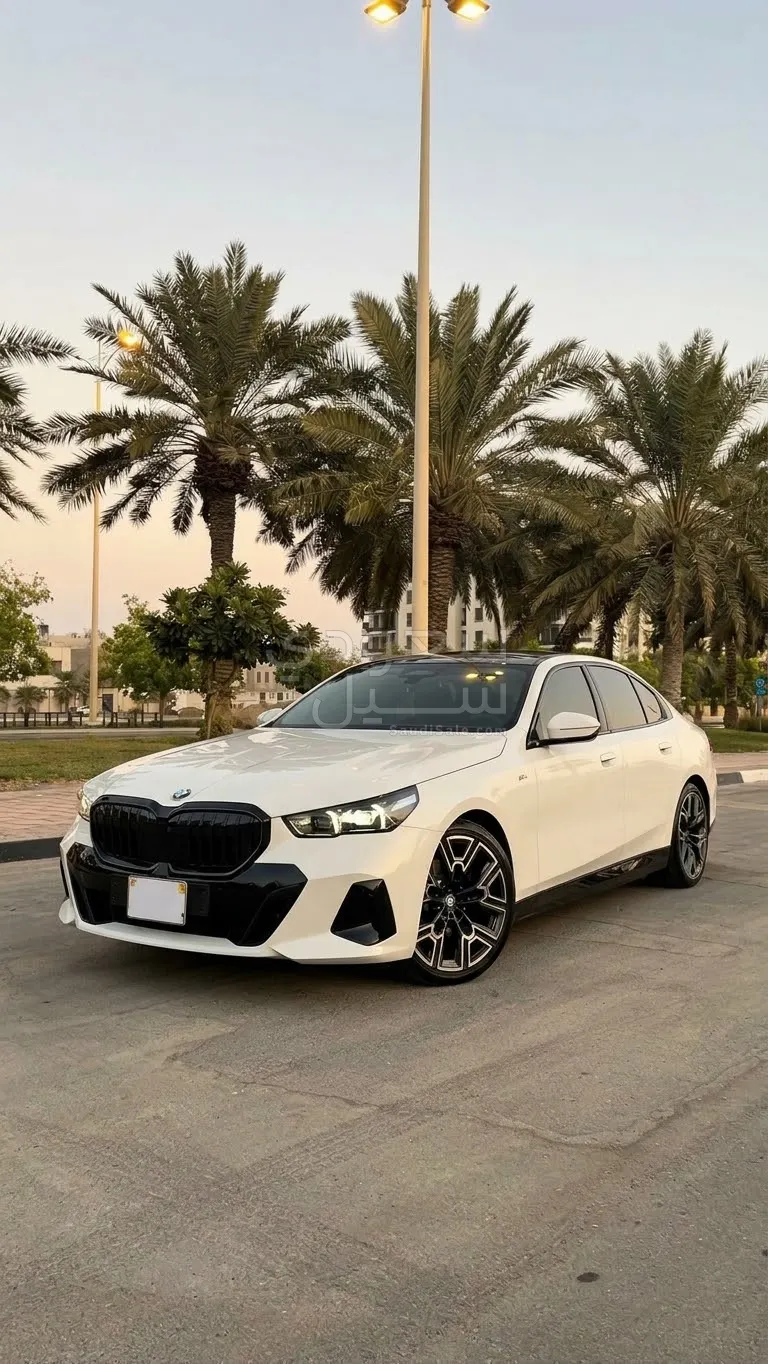 2024 بي ام دبليو الفئة الخامسة 520 أي إم كت
