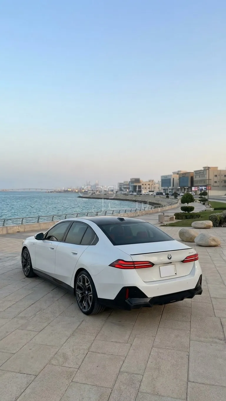 2024 بي ام دبليو الفئة الخامسة 520 أي إم كت