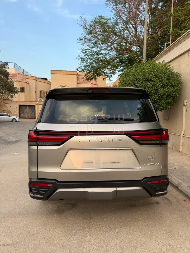 2023 لكزس إل إكس 600 BB