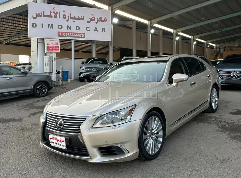 2015 لكزس إل إس 400