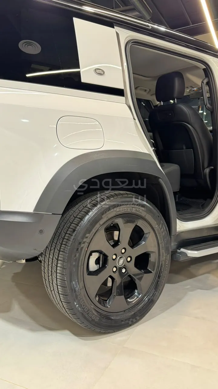 2021 لاند روفر ديفيندر 110 اتش اس اي