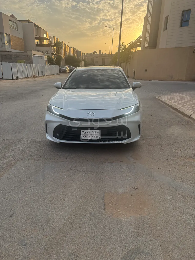 2025 تويوتا كامري اس اي
