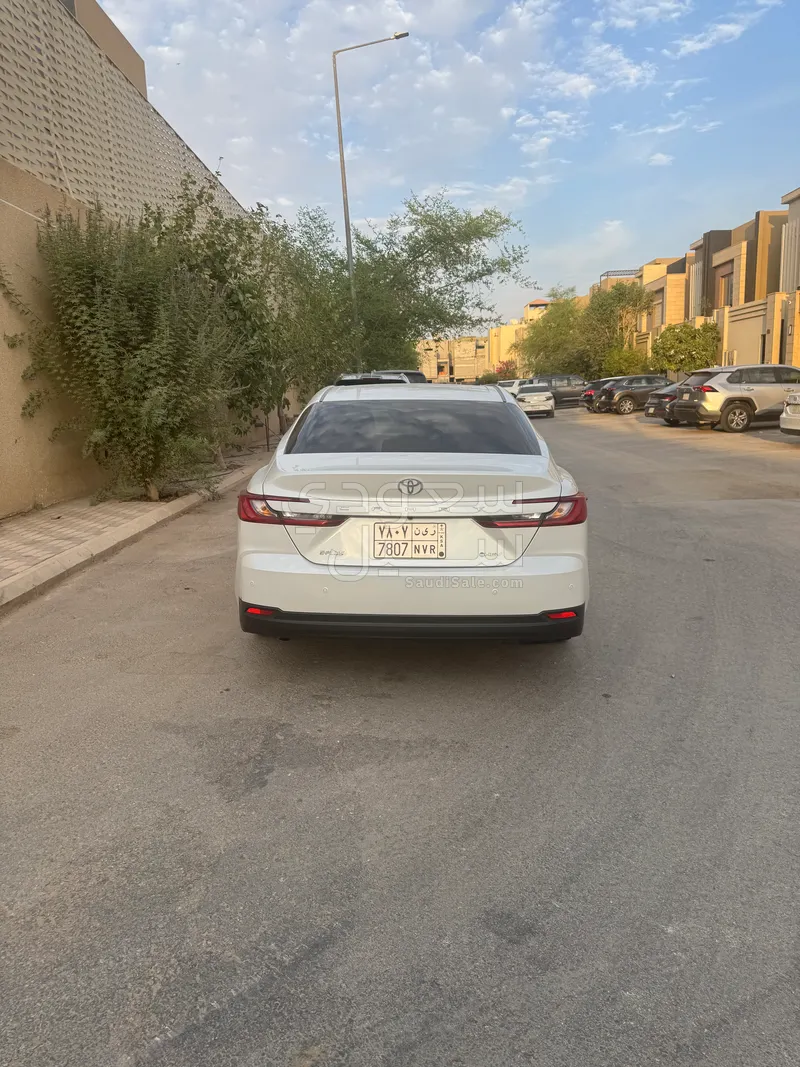 2025 تويوتا كامري اس اي