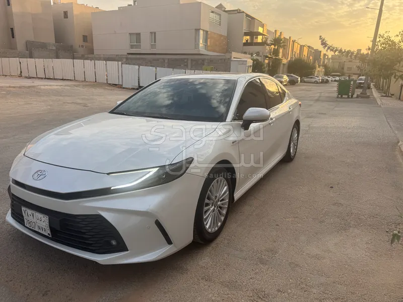 2025 تويوتا كامري اس اي