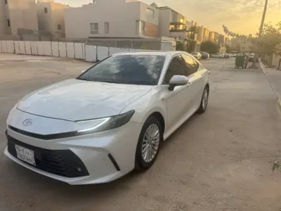 2025 تويوتا كامري اس اي