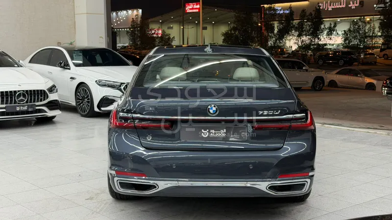 2020 بي ام دبليو الفئة السابعة 730 إل أي