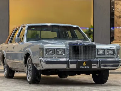 1987 لنكولن تاون كار