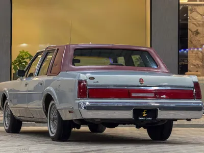 1987 لنكولن تاون كار