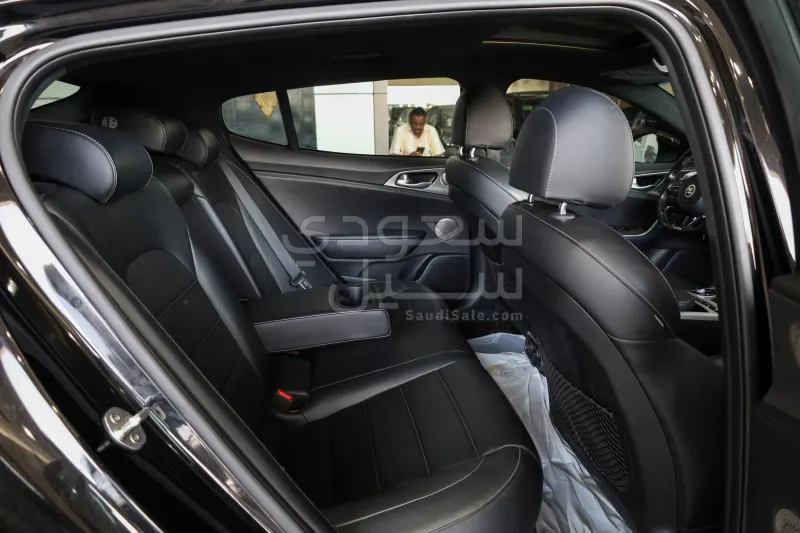 2020 كيا ستينجر