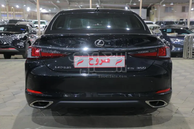 2025 لكزس إي إس 350