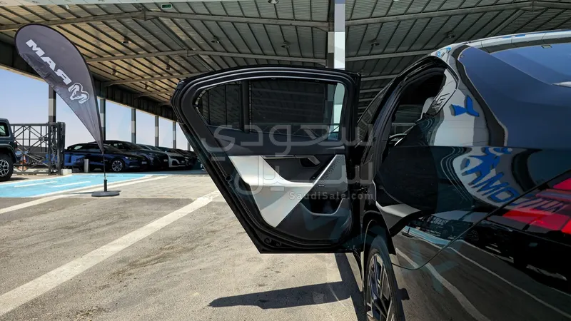 2027 بي ام دبليو الفئة الخامسة 520 أي