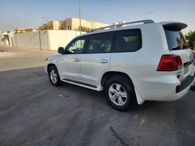 2015 تويوتا لاند كروزر جي اكس ار