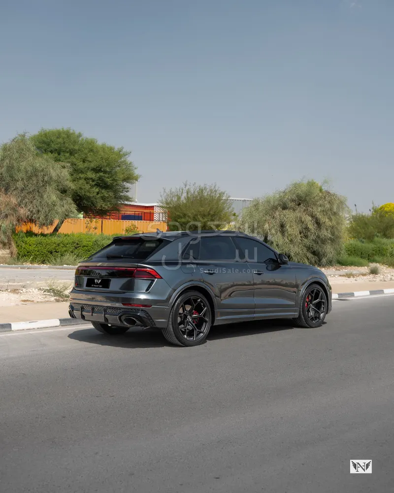 2025 اودي كيو 8 أر إس
