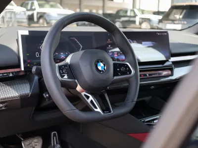 2027 بي ام دبليو الفئة الخامسة 520 أي