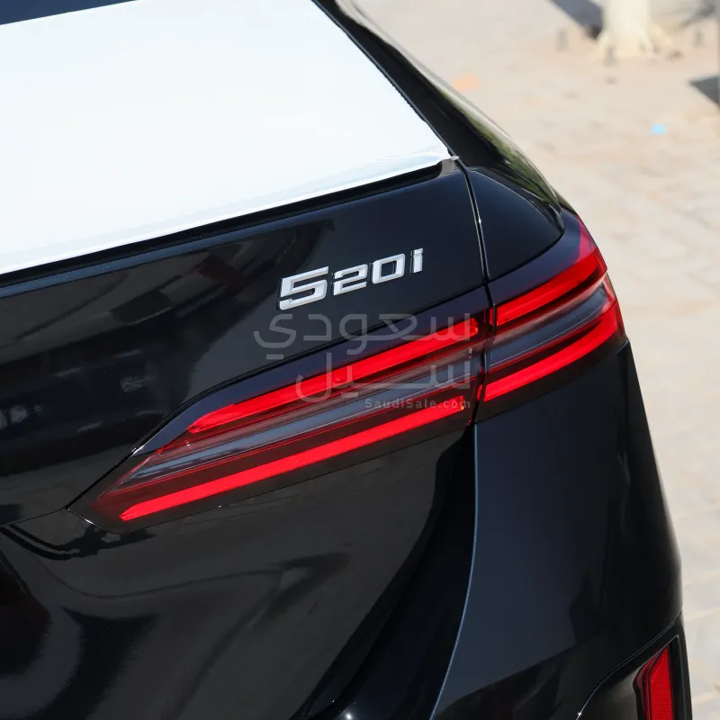 2027 بي ام دبليو الفئة الخامسة 520 أي