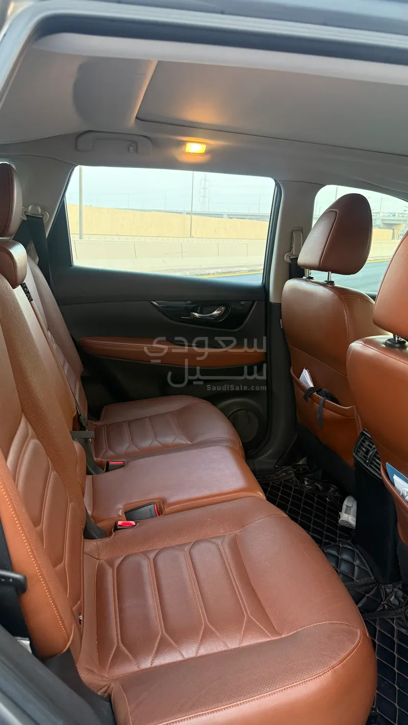 2021 نيسان اكس - ترايل