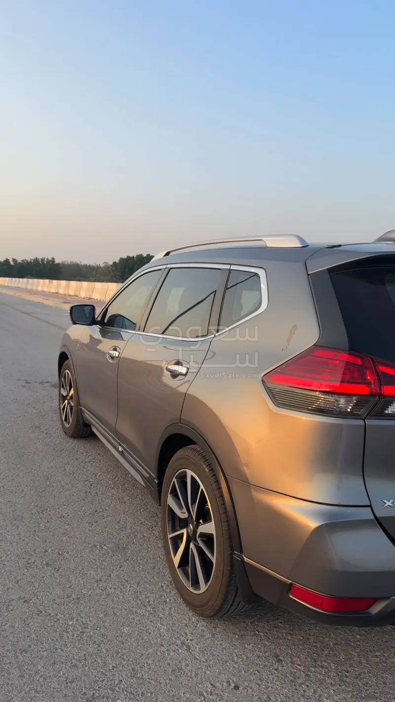 2021 نيسان اكس - ترايل
