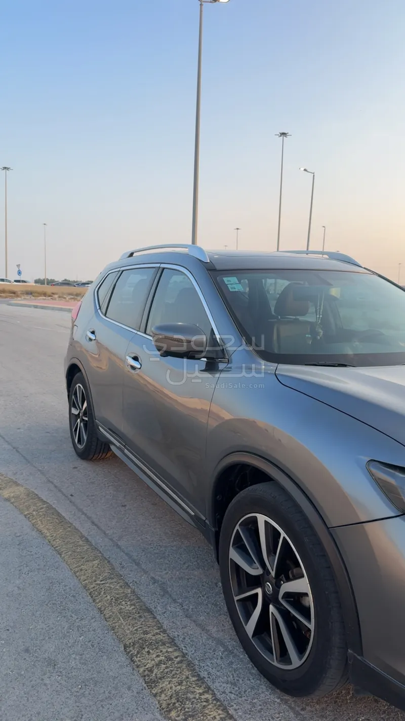 2021 نيسان اكس - ترايل
