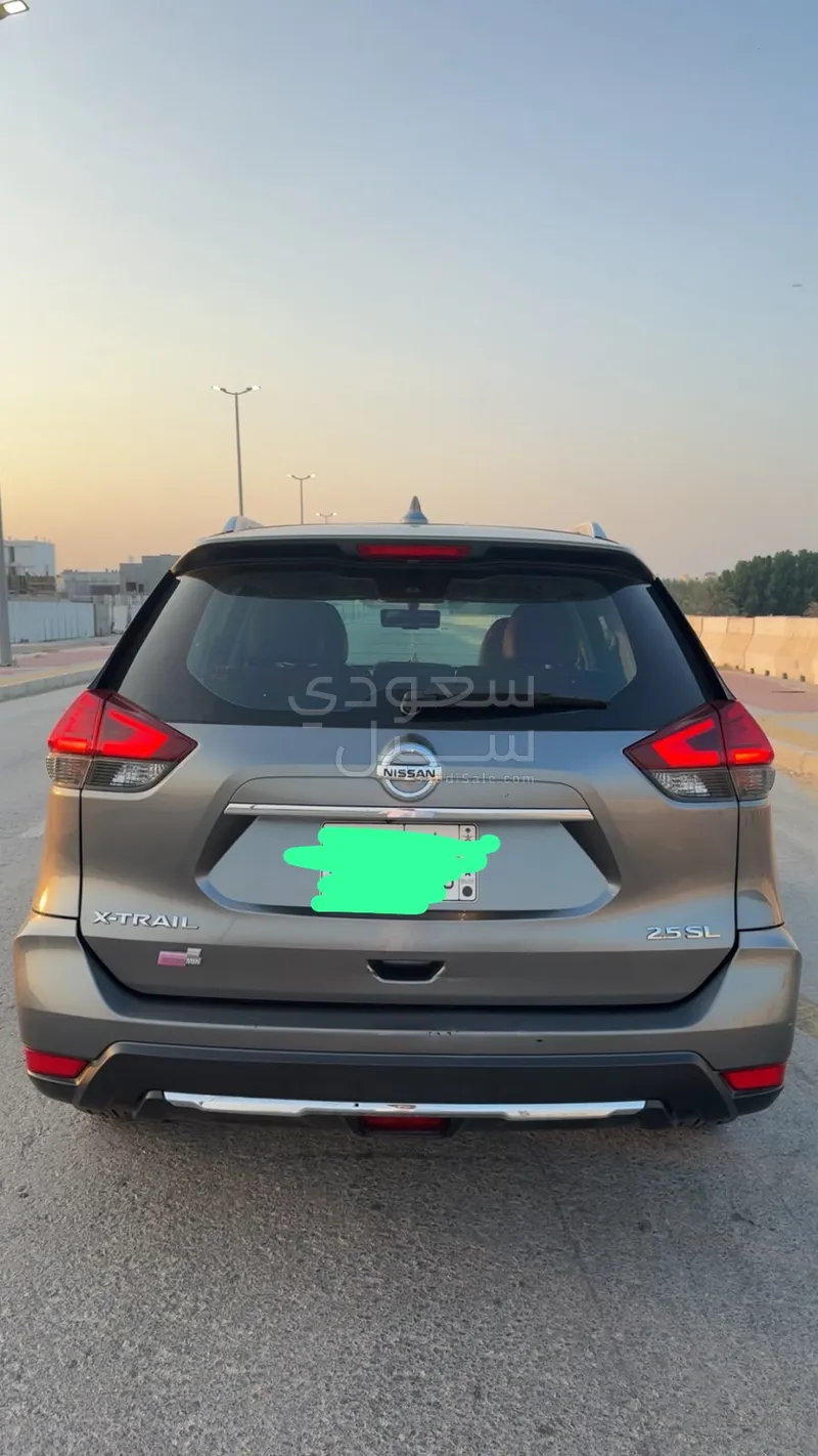 2021 نيسان اكس - ترايل
