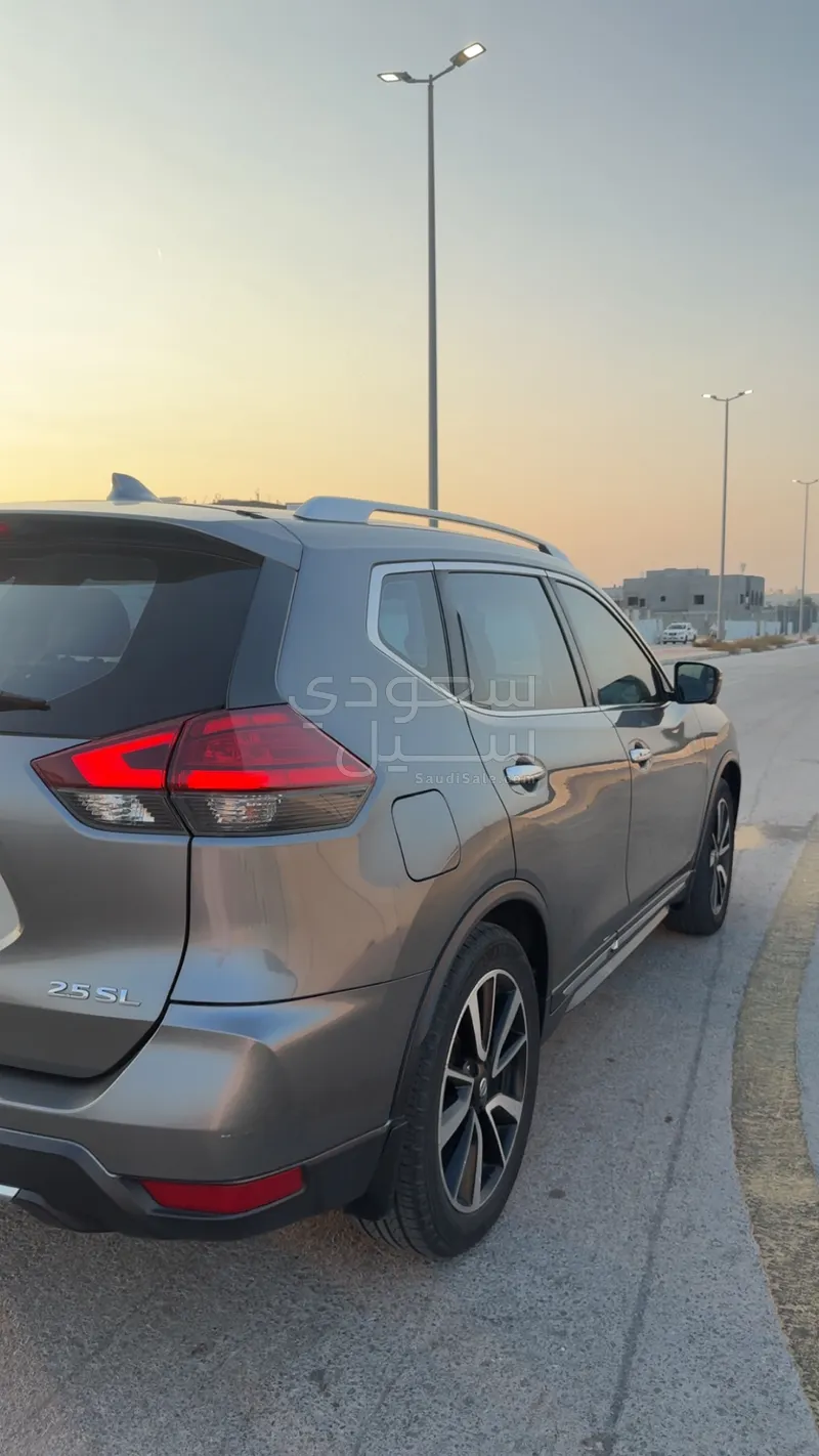 2021 نيسان اكس - ترايل