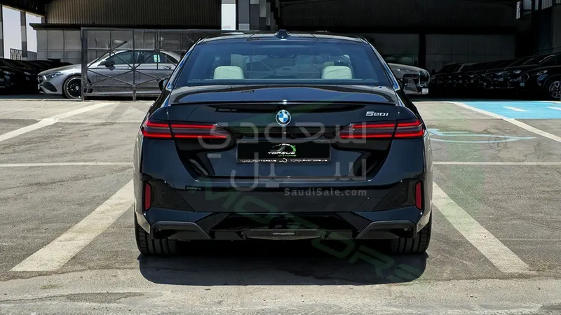 2027 بي ام دبليو الفئة الخامسة 520 أي إم كت
