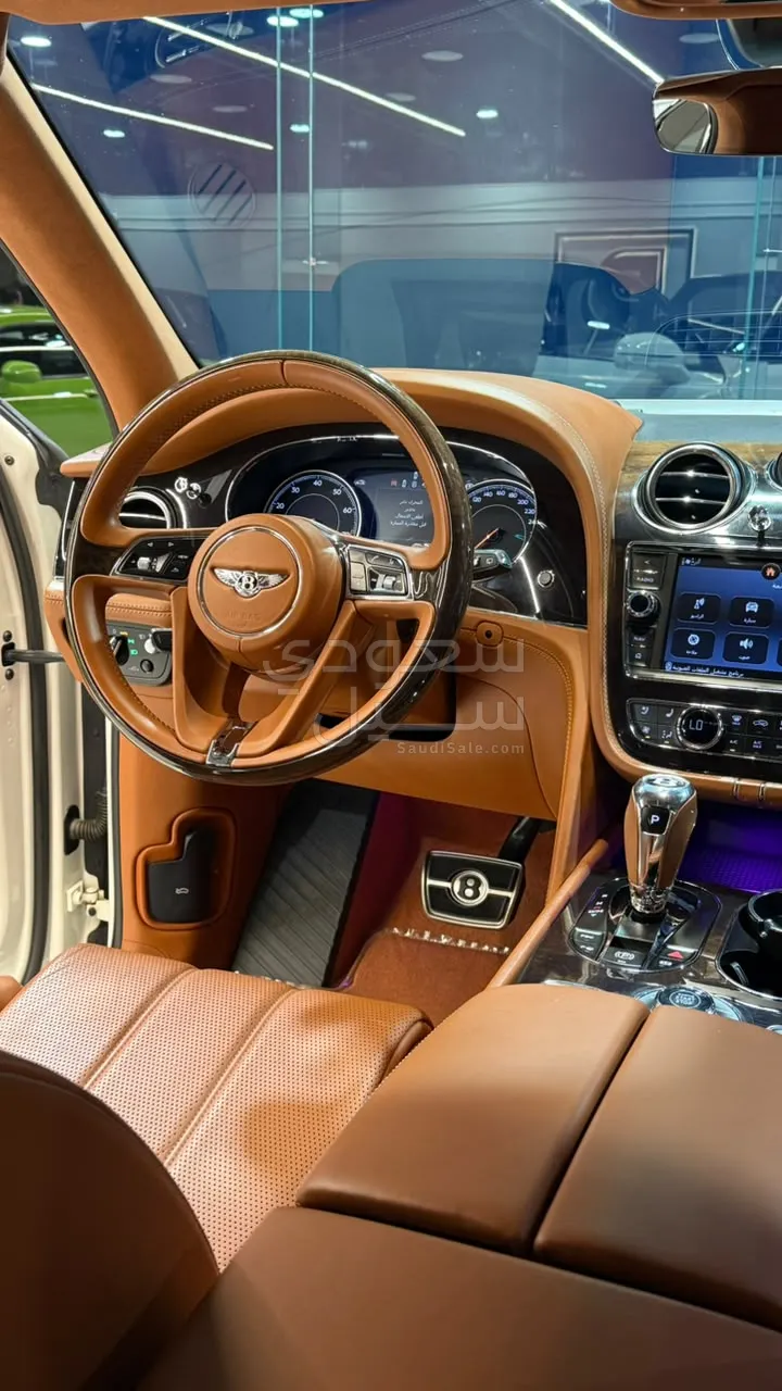 2020 بنتلي بنتايجا في 8