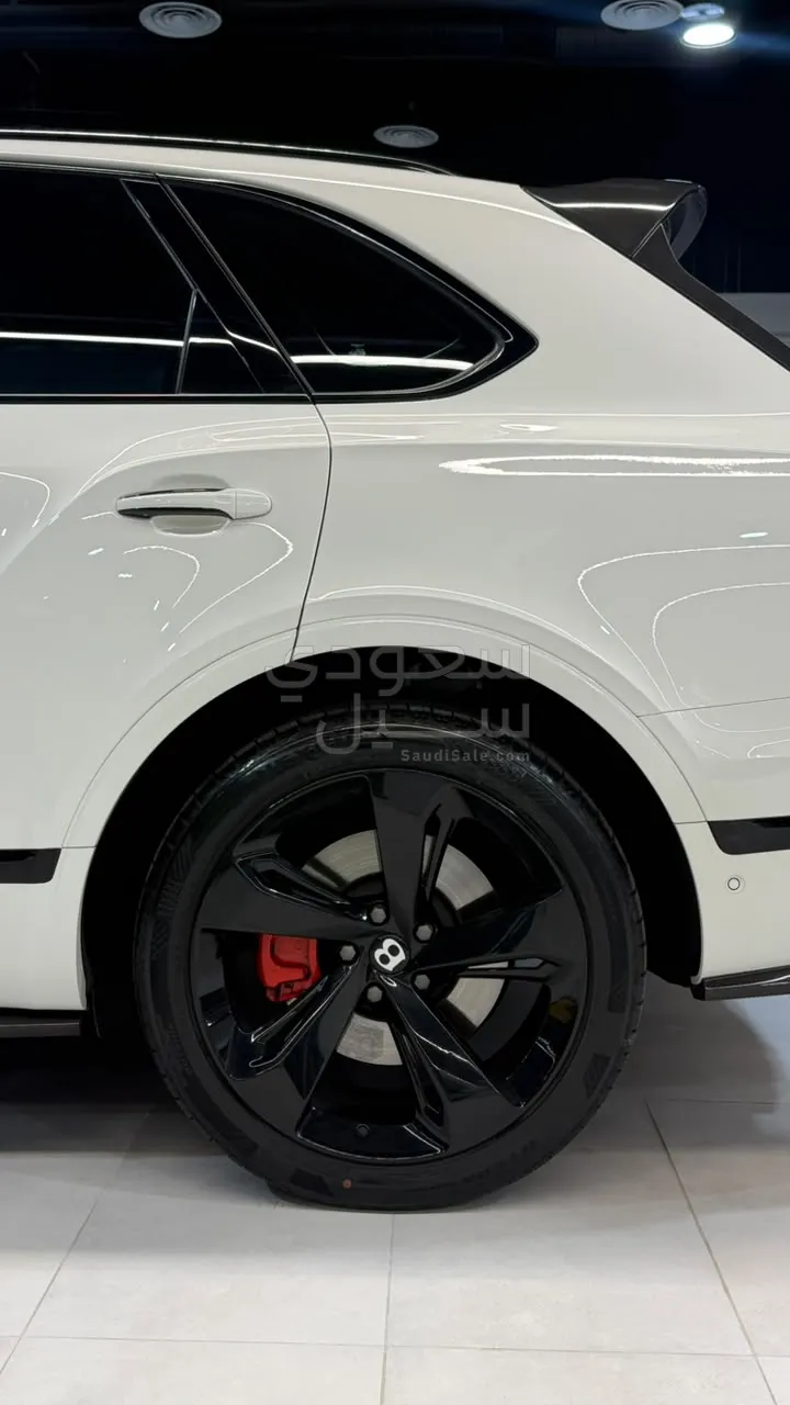 2020 بنتلي بنتايجا في 8