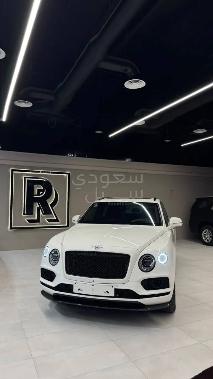 2020 بنتلي بنتايجا في 8