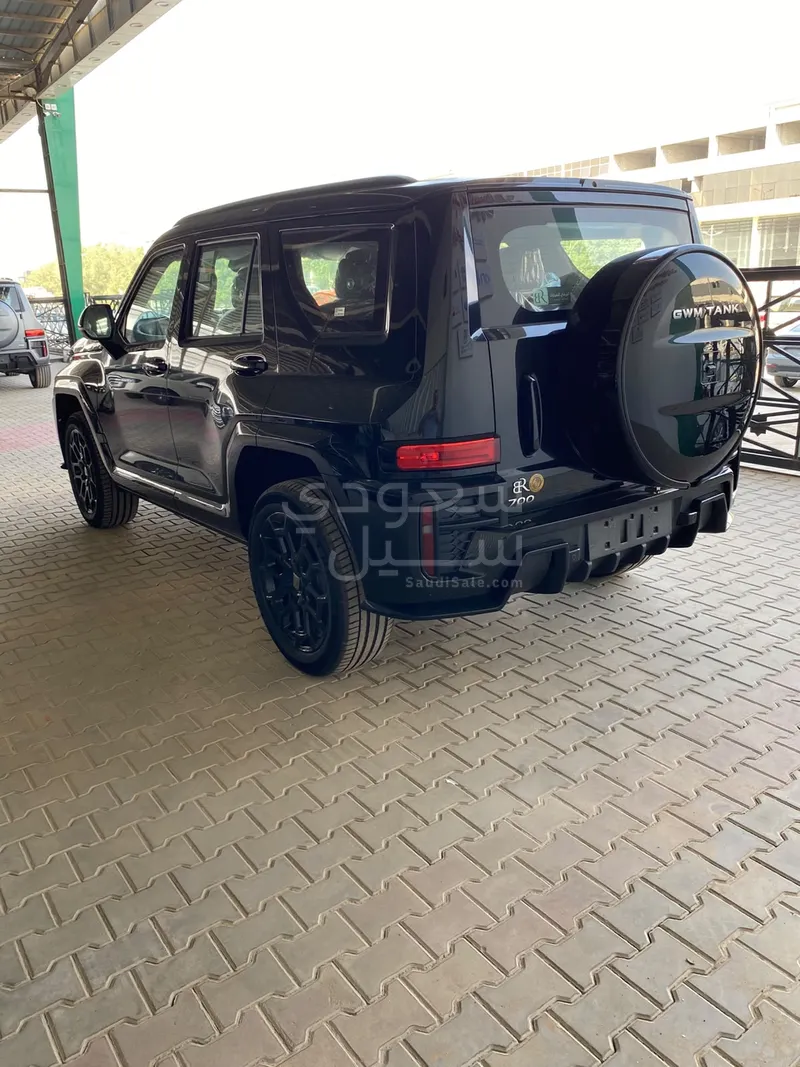 2027 تانك 700