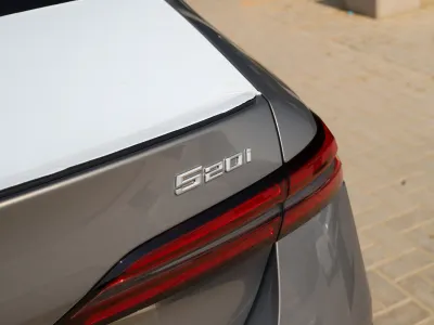2027 بي ام دبليو الفئة الخامسة 520 أي
