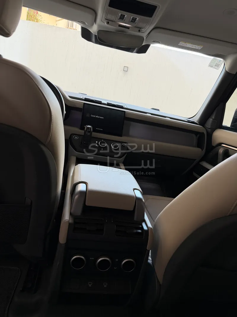 2024 لاند روفر ديفيندر 110 اس اي