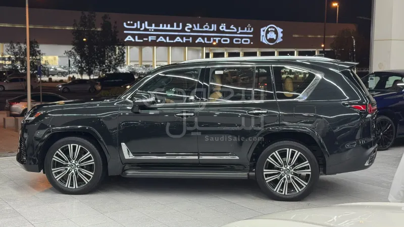 2025 لكزس إل إكس 600 BB