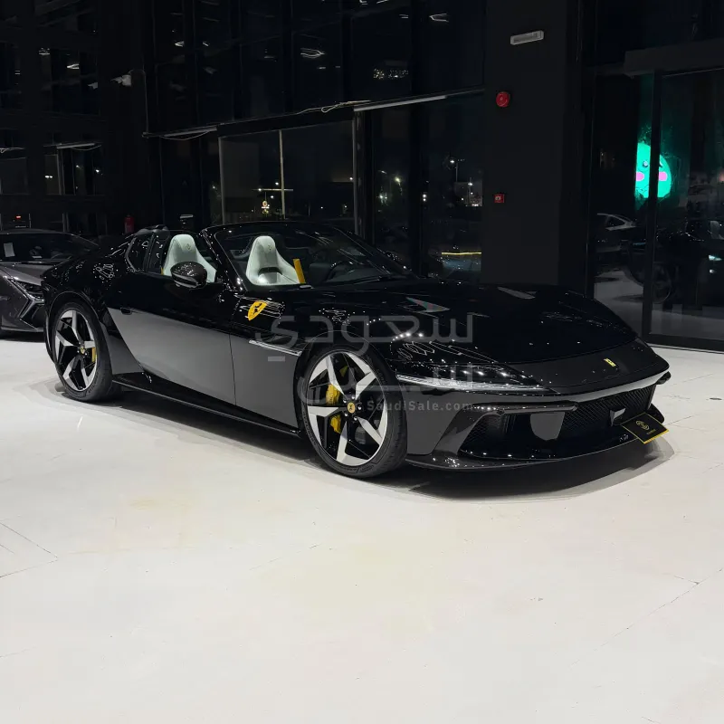 2026 فيراري 12 سيليندر