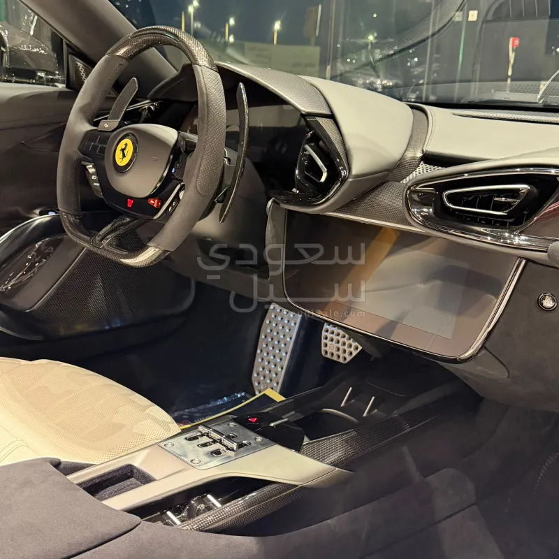 2026 فيراري 12 سيليندر