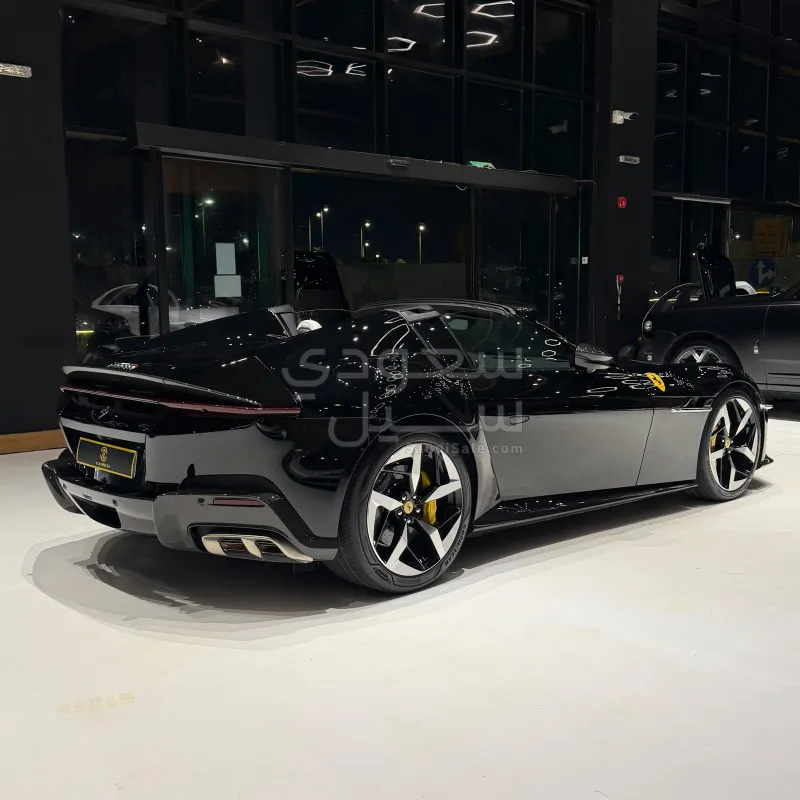 2026 فيراري 12 سيليندر