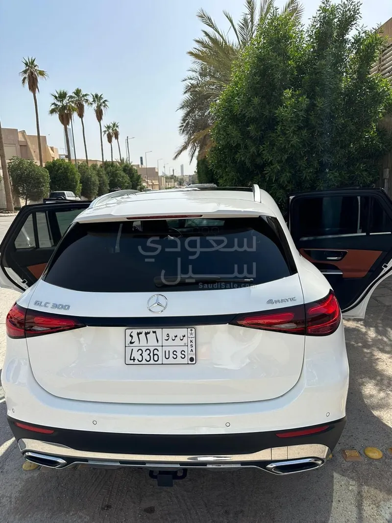 2025 مرسيدس - بنز جي إل سي 300