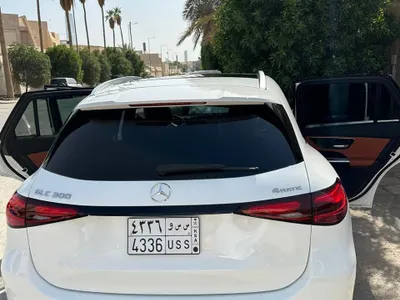 2025 مرسيدس - بنز جي إل سي 300