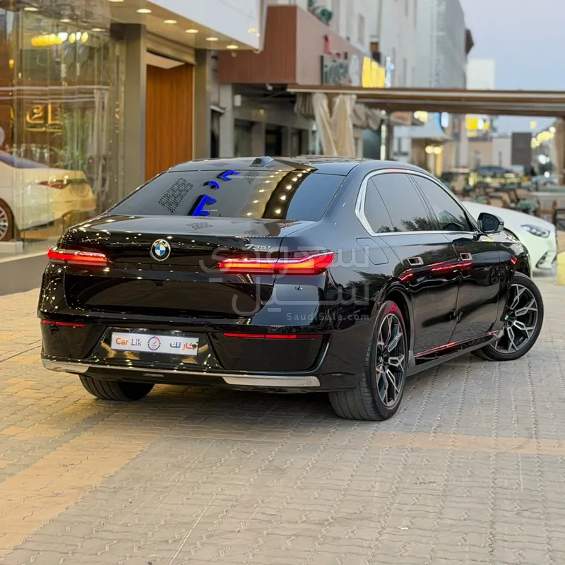 2026 بي ام دبليو الفئة السابعة 735 إل أي