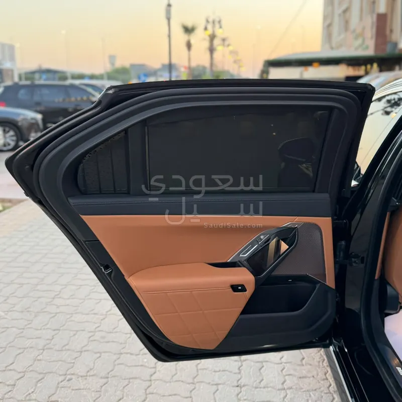 2026 بي ام دبليو الفئة السابعة 735 إل أي