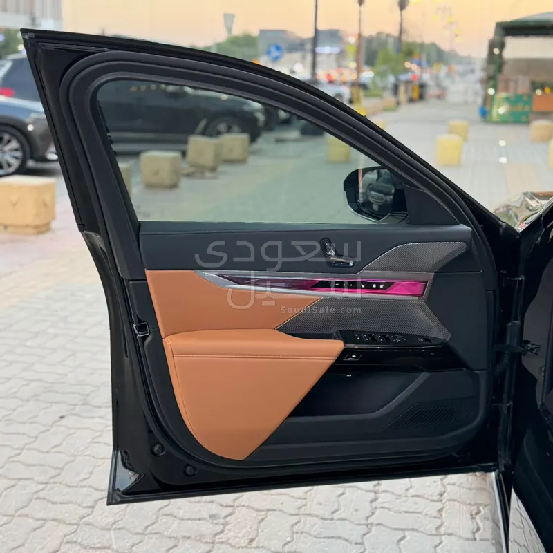 2026 بي ام دبليو الفئة السابعة 735 إل أي