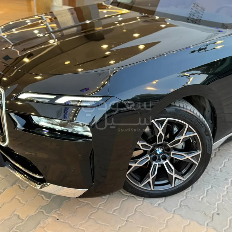 2026 بي ام دبليو الفئة السابعة 735 إل أي