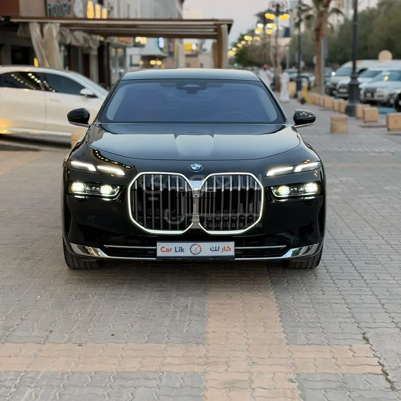 2026 بي ام دبليو الفئة السابعة 735 إل أي