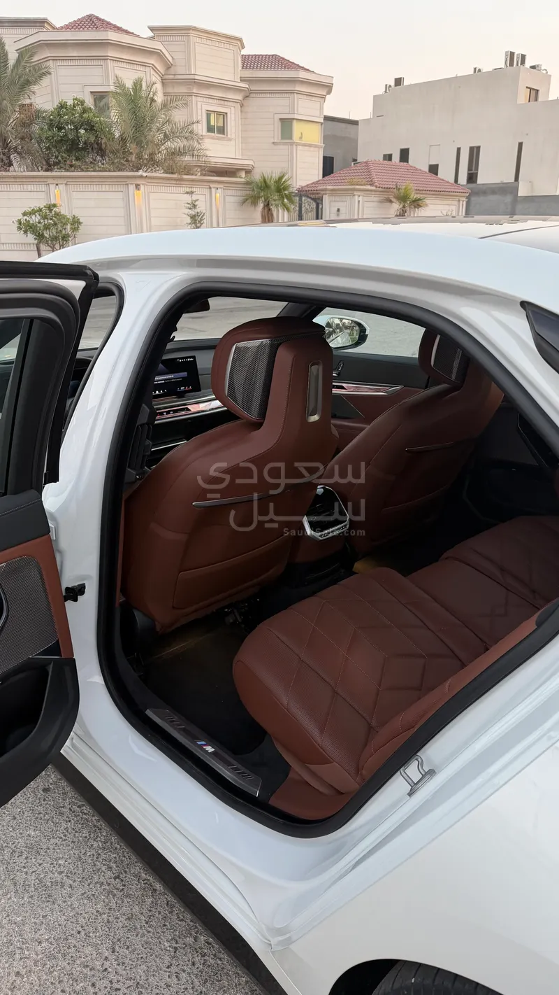 2023 بي ام دبليو الفئة السابعة 740أي