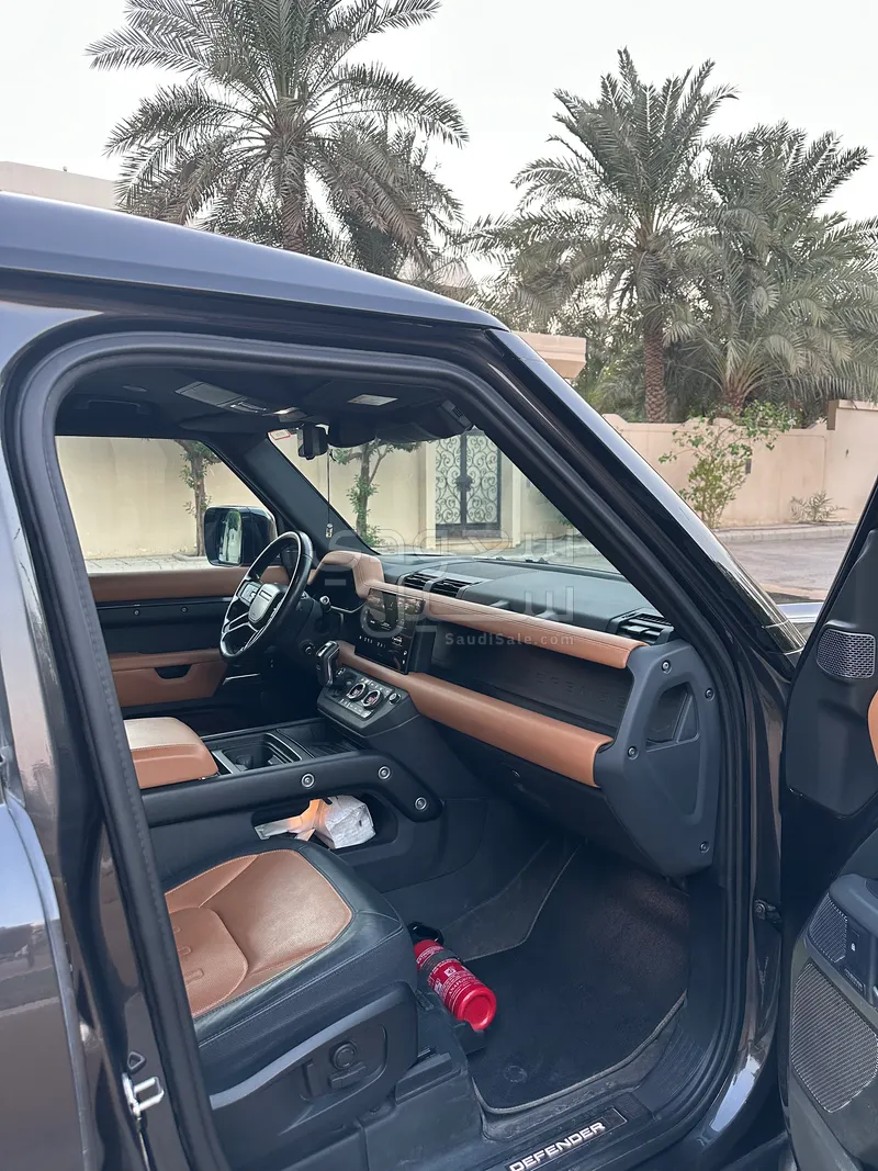 2022 لاند روفر ديفيندر اكس 110
