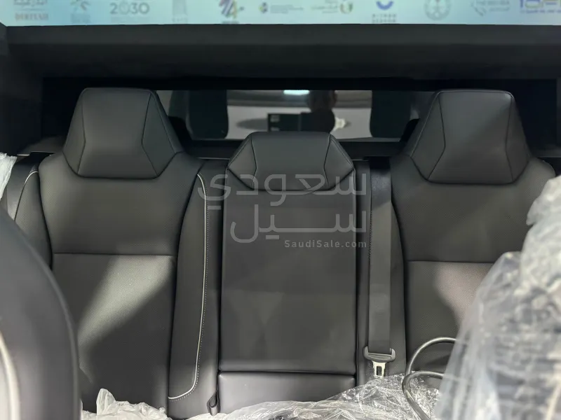 2024 تيسلا سايبر تراك