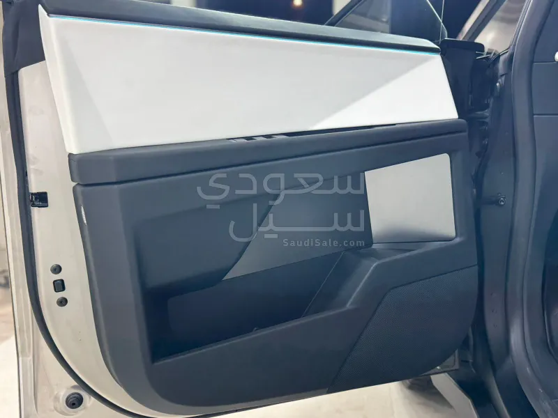 2024 تيسلا سايبر تراك