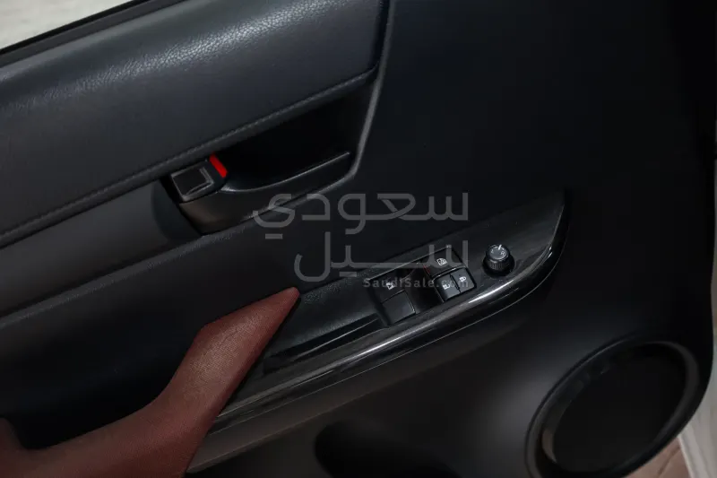 2025 تويوتا هاي لوكس جي ال اكس